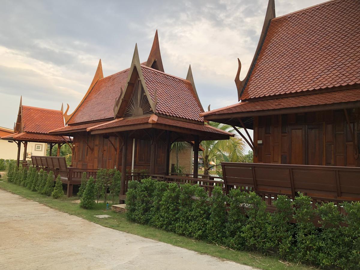 Lamphurai Riverside Resort And Spa 트랏 외부 사진
